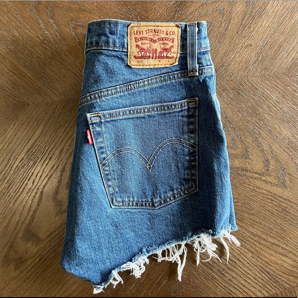 Levi’s 501 Jean Shorts - Picture 1 of 3